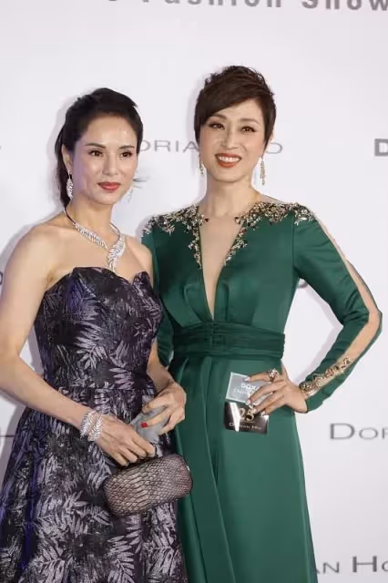 當李若彤遇上陳法蓉,年齡只相差一歲,皮膚差異太大,網友:不像同齡人