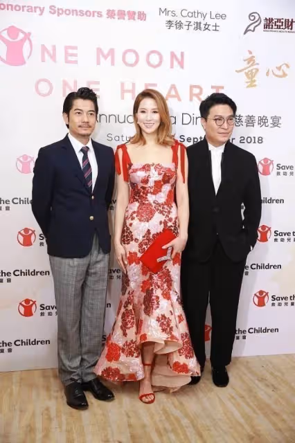 「千億媳婦」徐子淇真沒有貴婦架子,穿掛脖裙看著還挺張揚,身材高級:不愧模特出身