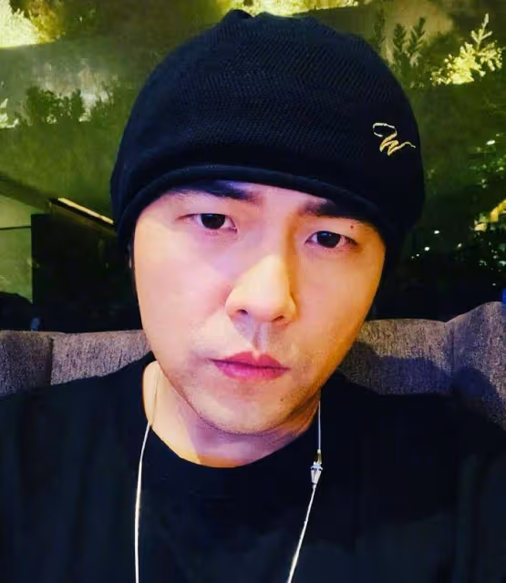 周杰倫曬歌詞炫耀，三句歌詞引發粉絲不滿：一年就寫了點這？