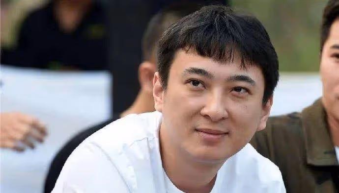 兩個千億豪門的長孫女，一個患病還沒分到家產，另一個坐擁7百億