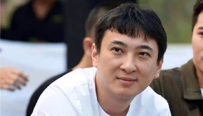 兩個千億豪門的長孫女,一個患病還沒分到家產,另一個坐擁7百億