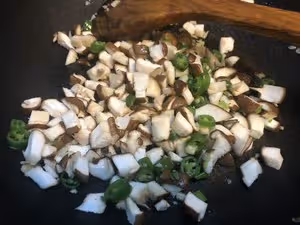 吃麵條必備的香菇豬肉鹵