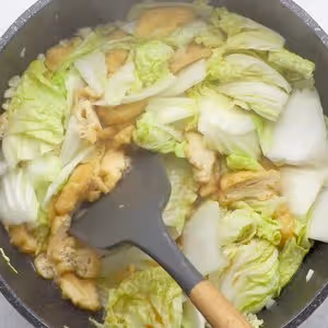 蚝油豆泡炒娃娃菜