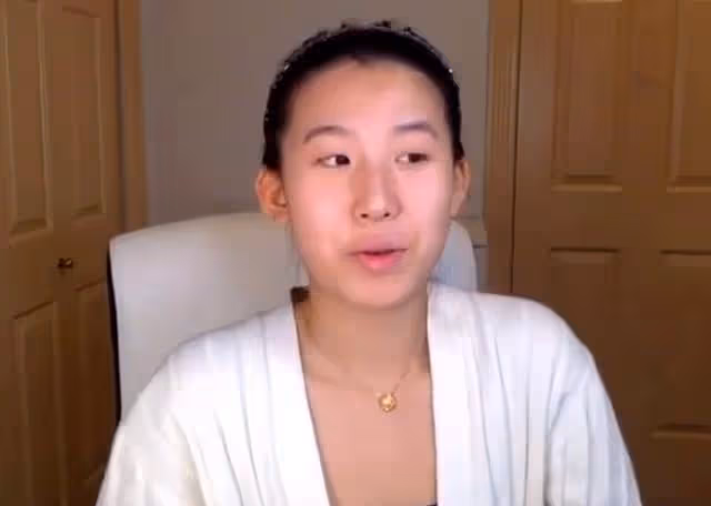 52歲李婉華與愛女罕同框!曾與吳鎮宇、何家勁因戲生情「遠嫁富豪連生三胎」 如今一家很幸福