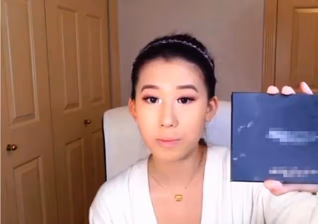 52歲李婉華與愛女罕同框!曾與吳鎮宇、何家勁因戲生情「遠嫁富豪連生三胎」 如今一家很幸福
