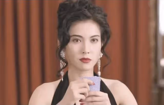 52歲李婉華與愛女罕同框!曾與吳鎮宇、何家勁因戲生情「遠嫁富豪連生三胎」 如今一家很幸福