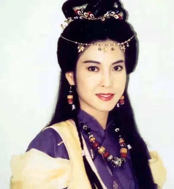 52歲李婉華與愛女罕同框!曾與吳鎮宇、何家勁因戲生情「遠嫁富豪連生三胎」 如今一家很幸福