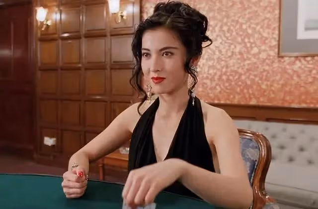 52歲李婉華與愛女罕同框!曾與吳鎮宇、何家勁因戲生情「遠嫁富豪連生三胎」 如今一家很幸福
