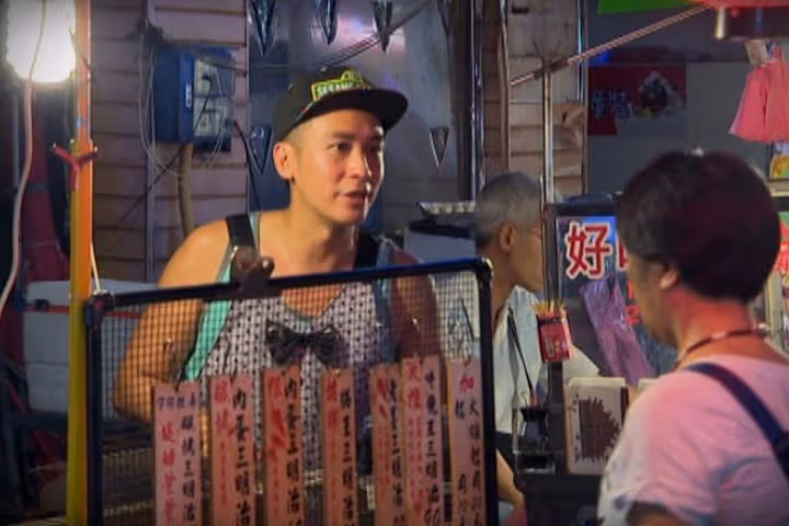 月打4份工養妻兒！男星夜市擺攤遭酸「戲拍不好才來擺攤」  行動證明非玩玩：不怕別人看不起