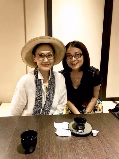 資深女星消失22年首曝光!當紅「嫁第一經濟犯」被騙婚逃國外 今60歲「靠修佛重生」外表超凍齡