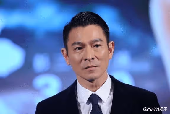 成龍自曝「當年被50人」拿刀包圍 !唯有一人留下救我 後半輩子「任他欺負」:只認他是大哥