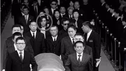 拒絕繼承20億遺產,竹聯幫太子爺陳楚河棄黑從演,向華強禮讓三分,導演見了都畢恭畢敬