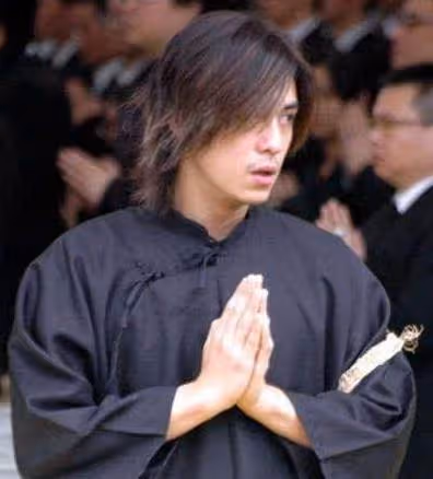 拒絕繼承20億遺產,竹聯幫太子爺陳楚河棄黑從演,向華強禮讓三分,導演見了都畢恭畢敬