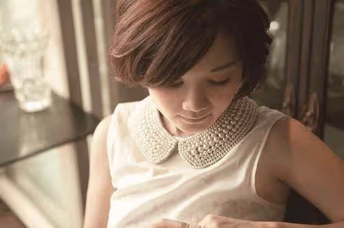 情歌天后梁靜茹：22歲一炮而紅，32歲嫁紅酒富商，今41歲慘遭婚變