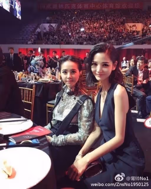 5張大明星「顏值被粉絲比下去」的驚人合照 Angelababy「遇到女神級粉絲」瞬間淪為路人甲