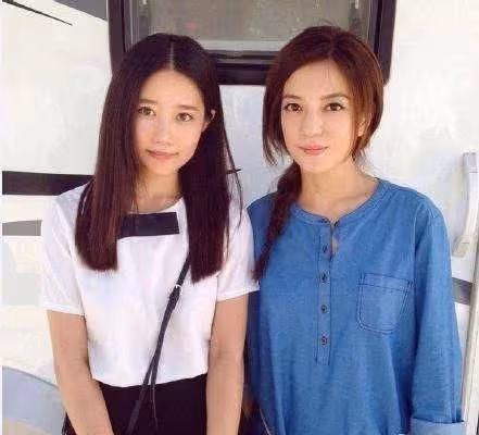 5張大明星「顏值被粉絲比下去」的驚人合照 Angelababy「遇到女神級粉絲」瞬間淪為路人甲