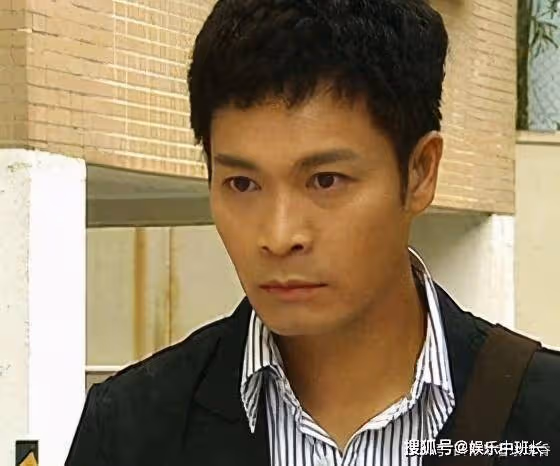 一代視帝為何淪落至此?郭晉安臉部僵硬似蠟像,自卑不敢看鏡頭