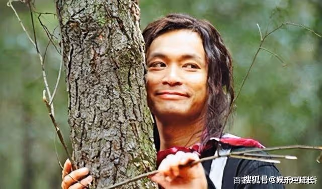 一代視帝為何淪落至此?郭晉安臉部僵硬似蠟像,自卑不敢看鏡頭