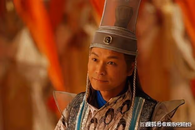 一代視帝為何淪落至此?郭晉安臉部僵硬似蠟像,自卑不敢看鏡頭
