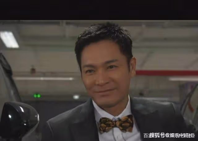 一代視帝為何淪落至此?郭晉安臉部僵硬似蠟像,自卑不敢看鏡頭