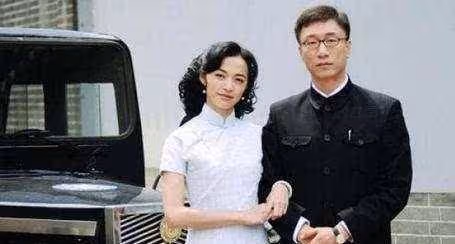 她為拍戲刷馬桶,因長得丑從小沒自信,閆妮稱她是耐看型美女!