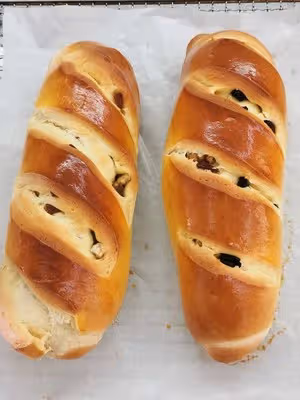 大列巴（葡萄乾核桃麵包）