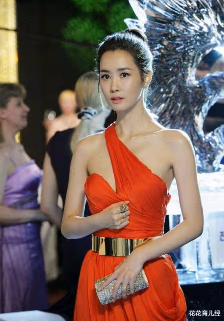 她曾是李易峰最愛的女人，被譽為「鄰家女神」，整容之後認不出來