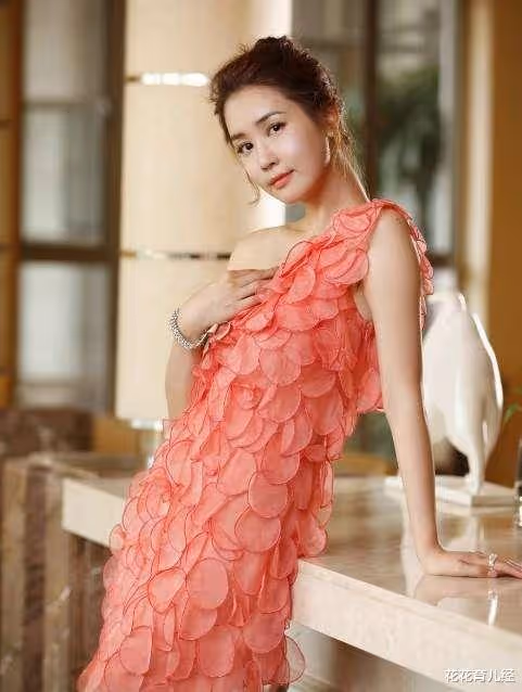 她曾是李易峰最愛的女人，被譽為「鄰家女神」，整容之後認不出來