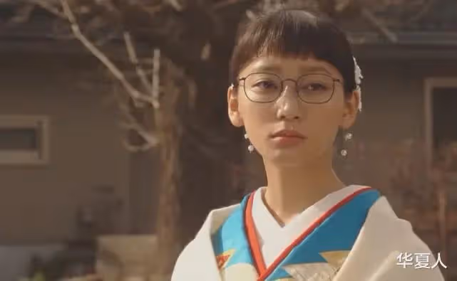 原配去法國後，開始宣傳主演電影，帳號不敢更新