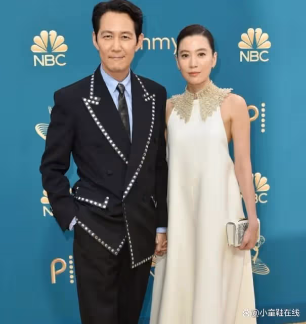韓國第一人！李政宰艾美獎奪最佳男主，攜8年財閥女友走紅毯超吸睛