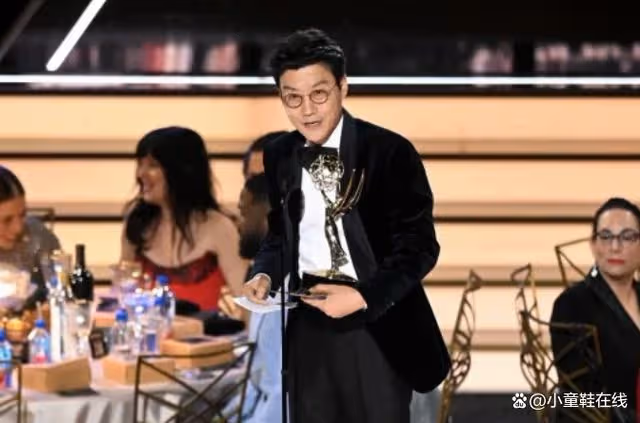 韓國第一人！李政宰艾美獎奪最佳男主，攜8年財閥女友走紅毯超吸睛