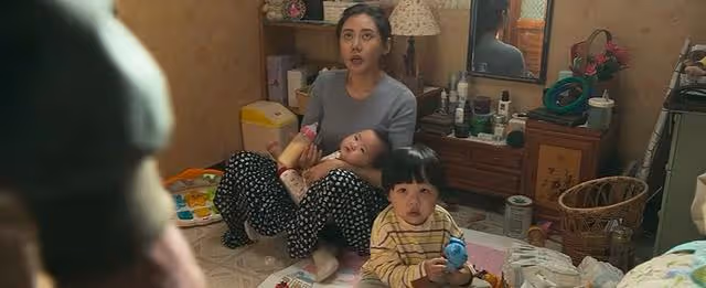 43歲仍風韻猶存，曾為生存拍攝「三級照」，這個美人堅強的過分