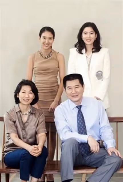 45歲前三星「太子妃」和影帝男友驚艷亮相！離婚後愛情事業兩手抓，比韓劇大女主厲害