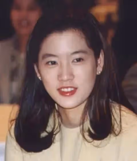 45歲前三星「太子妃」和影帝男友驚艷亮相！離婚後愛情事業兩手抓，比韓劇大女主厲害