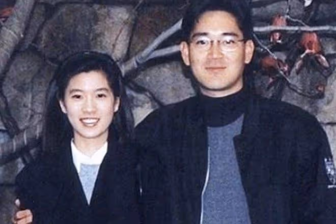 45歲前三星「太子妃」和影帝男友驚艷亮相！離婚後愛情事業兩手抓，比韓劇大女主厲害