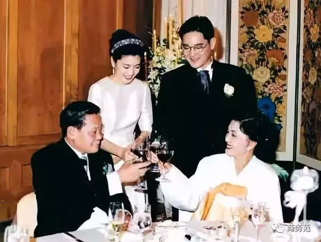 45歲前三星「太子妃」和影帝男友驚艷亮相！離婚後愛情事業兩手抓，比韓劇大女主厲害