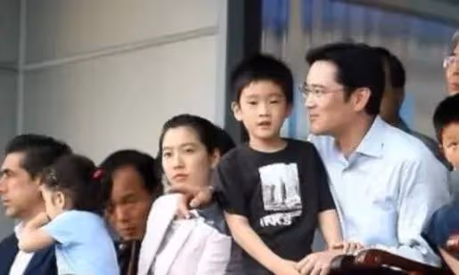 45歲前三星「太子妃」和影帝男友驚艷亮相！離婚後愛情事業兩手抓，比韓劇大女主厲害