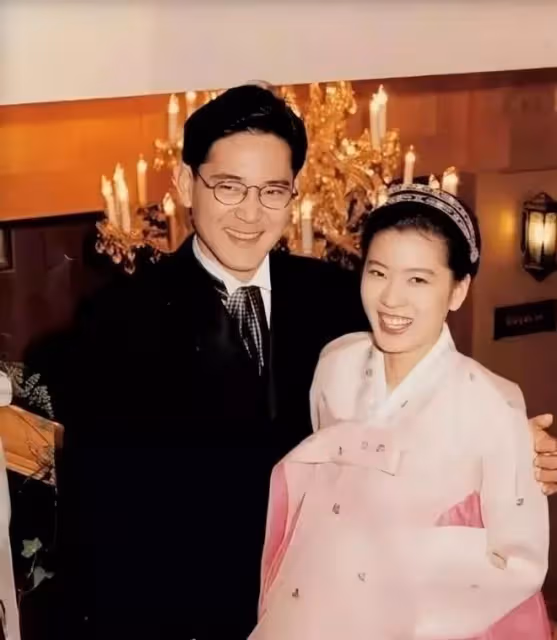 45歲前三星「太子妃」和影帝男友驚艷亮相！離婚後愛情事業兩手抓，比韓劇大女主厲害