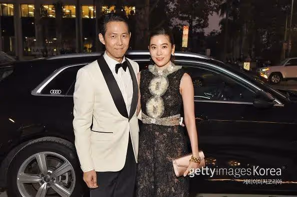 45歲前三星「太子妃」和影帝男友驚艷亮相！離婚後愛情事業兩手抓，比韓劇大女主厲害