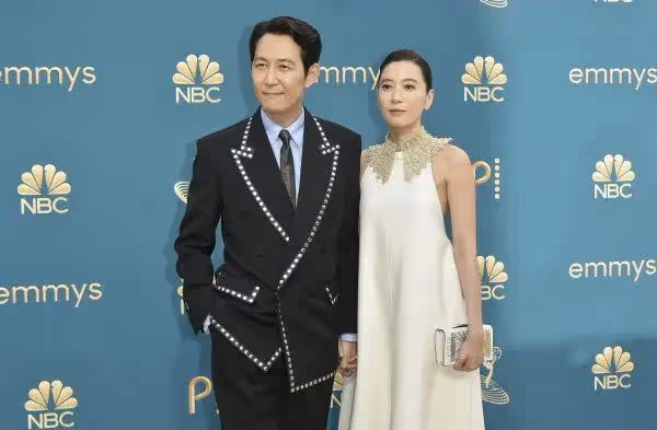 45歲前三星「太子妃」和影帝男友驚艷亮相！離婚後愛情事業兩手抓，比韓劇大女主厲害