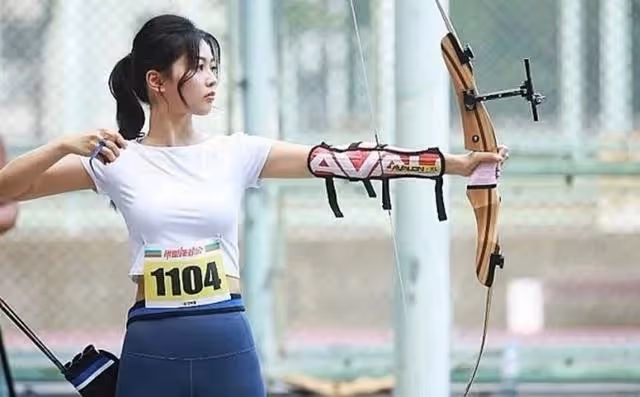 發展三級跳!TVB上位小花受力捧一年拍4劇,更涉足影圈進軍大熒幕