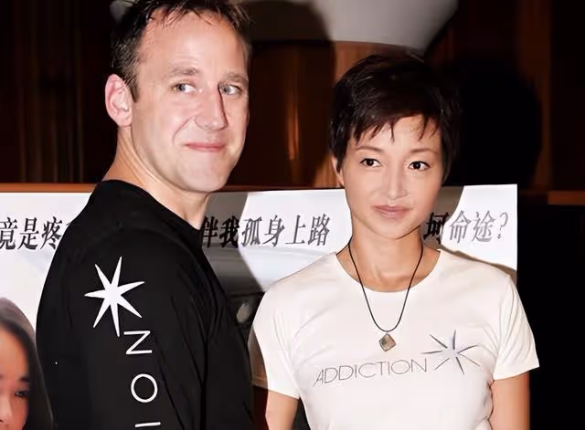 52歲TVB前花旦曬素顏照!皮膚狀態極差,滿臉雀斑紅疹,頸紋明顯