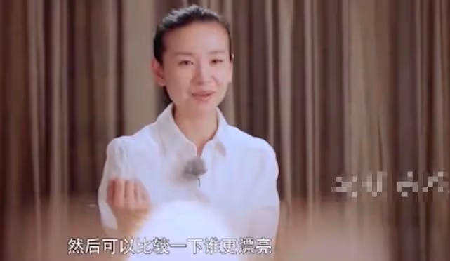 董潔對頂頂有多病態,喊他為爸爸,和對方親嘴巴,還穿婚紗玩求婚