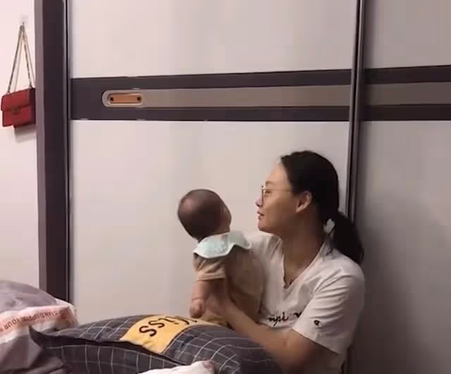 全職媽因網購天天收快遞,卻被婆婆罵敗.家 丈夫好奇偷看妻子手機後,崩潰落淚