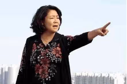 全職媽因網購天天收快遞,卻被婆婆罵敗.家 丈夫好奇偷看妻子手機後,崩潰落淚