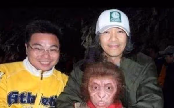 長得丑連親媽都嫌棄,被周星馳挖掘後走紅,今20歲的他顏值出眾