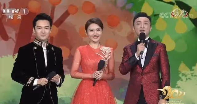 金晨回眸一笑,佟麗婭盛世美顏,2022舞台的顏值太可了!