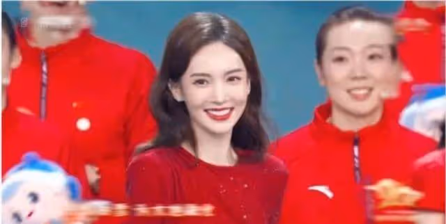 金晨回眸一笑，佟麗婭盛世美顏，2022舞台的顏值太可了！