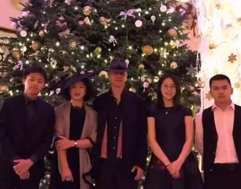 金星罕見帶女兒逛街被偶遇，養女穿著打扮似土豪，顏值被誇超高