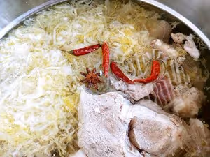 排骨燉酸菜(東北菜)